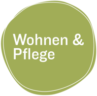 Rundes grünes Element mit weißer Schrift und dem Titel "Wohnen und Pflege".